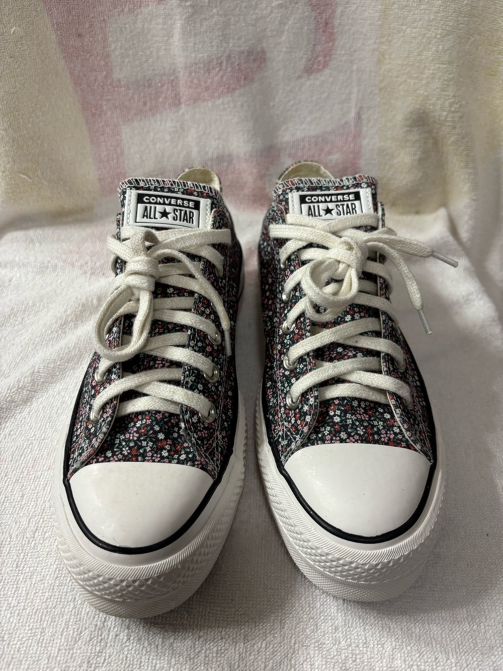 Converse Chuck Taylor All Star
Sneaker - Women's Sz 9.5 Black/Multicolor Floral